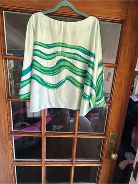 Light Green Wave-Print Women's Top with  batwing sleeves.